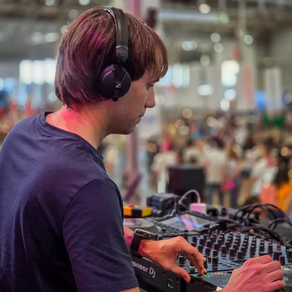 DJ Marvin punxant